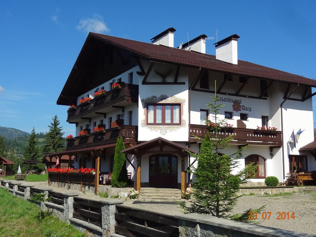 Alpenhof Pansion Hotel Славске Екстериор снимка
