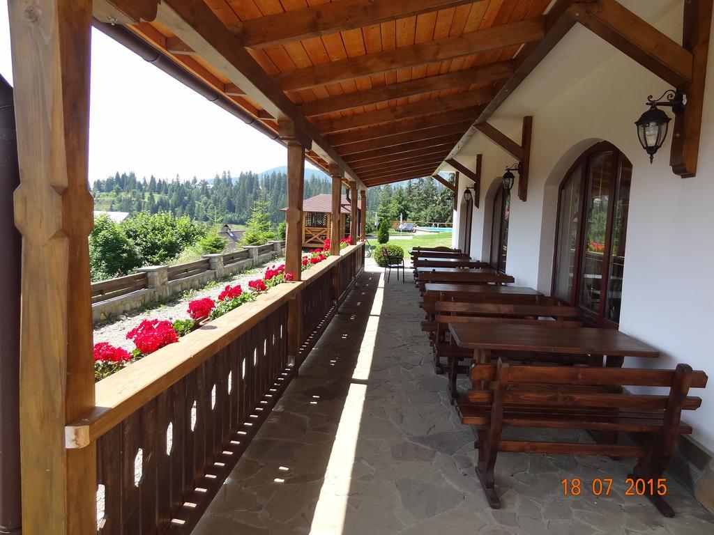 Alpenhof Pansion Hotel Славске Екстериор снимка