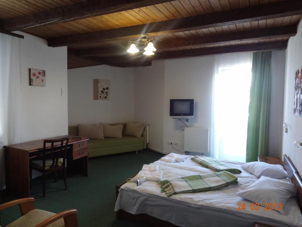 Alpenhof Pansion Hotel Славске Стая снимка