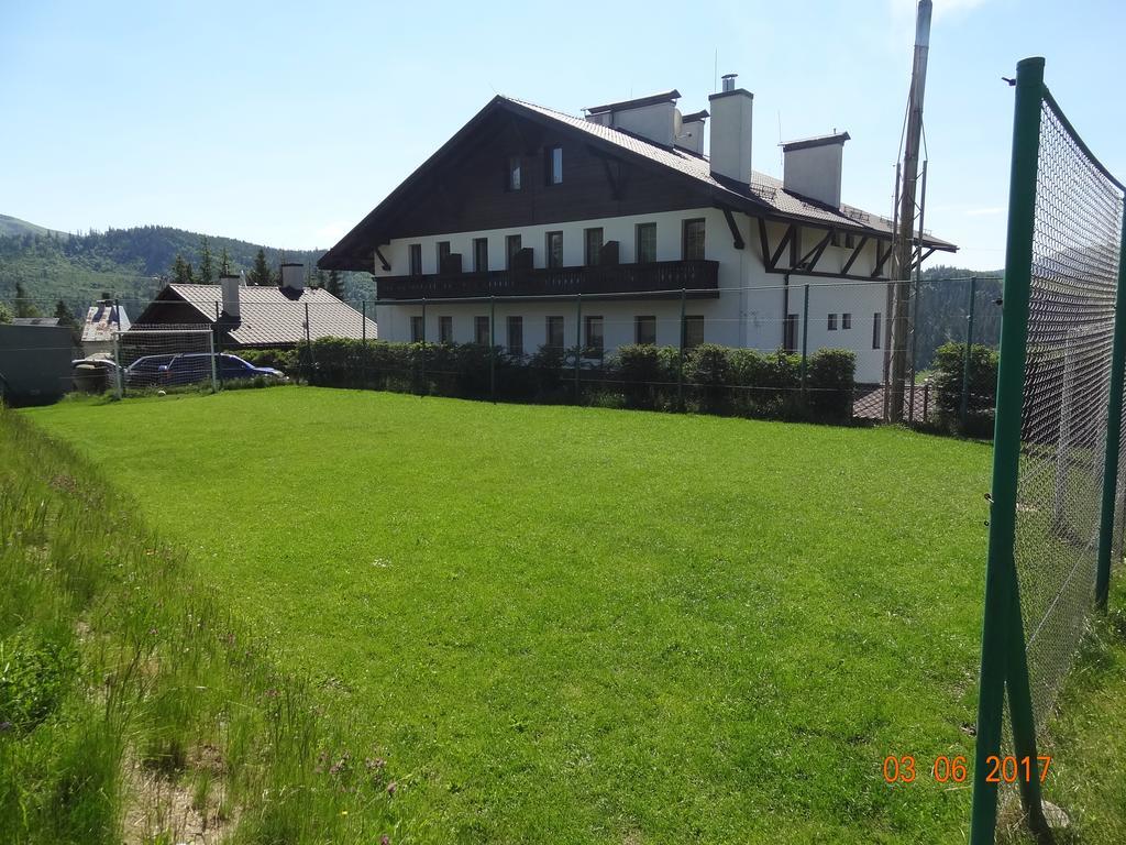 Alpenhof Pansion Hotel Славске Екстериор снимка